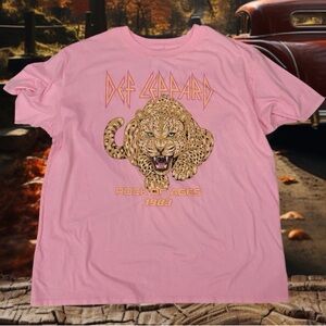 NEW Def Leppard 🎸Rock of Ages 1983 Pink Graphic Band Tee Oversized 🐅 Large NWT